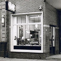 Foto 1e pand van Opticien Brackel in de Dommelstraat 25a (1961-1988)